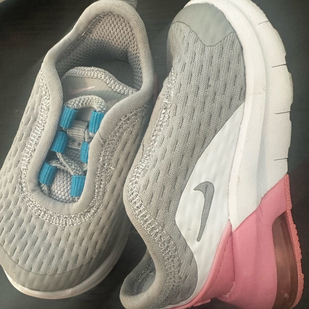 Excellent Condition- Babies Nike Air Max Motion 2 Grey/Pink in size 2C